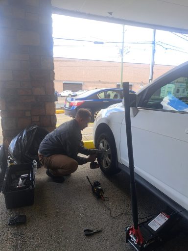 Tire Change Service – Jersey City NJ Flat tire change service in Jersey City NJ by Happy Road Services